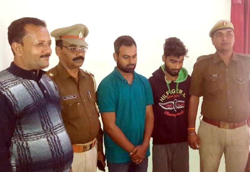 सीबीआई अधिकारी बन नौकरी दिलाने के नाम पर करते थे ठगी, गिरफ्तार