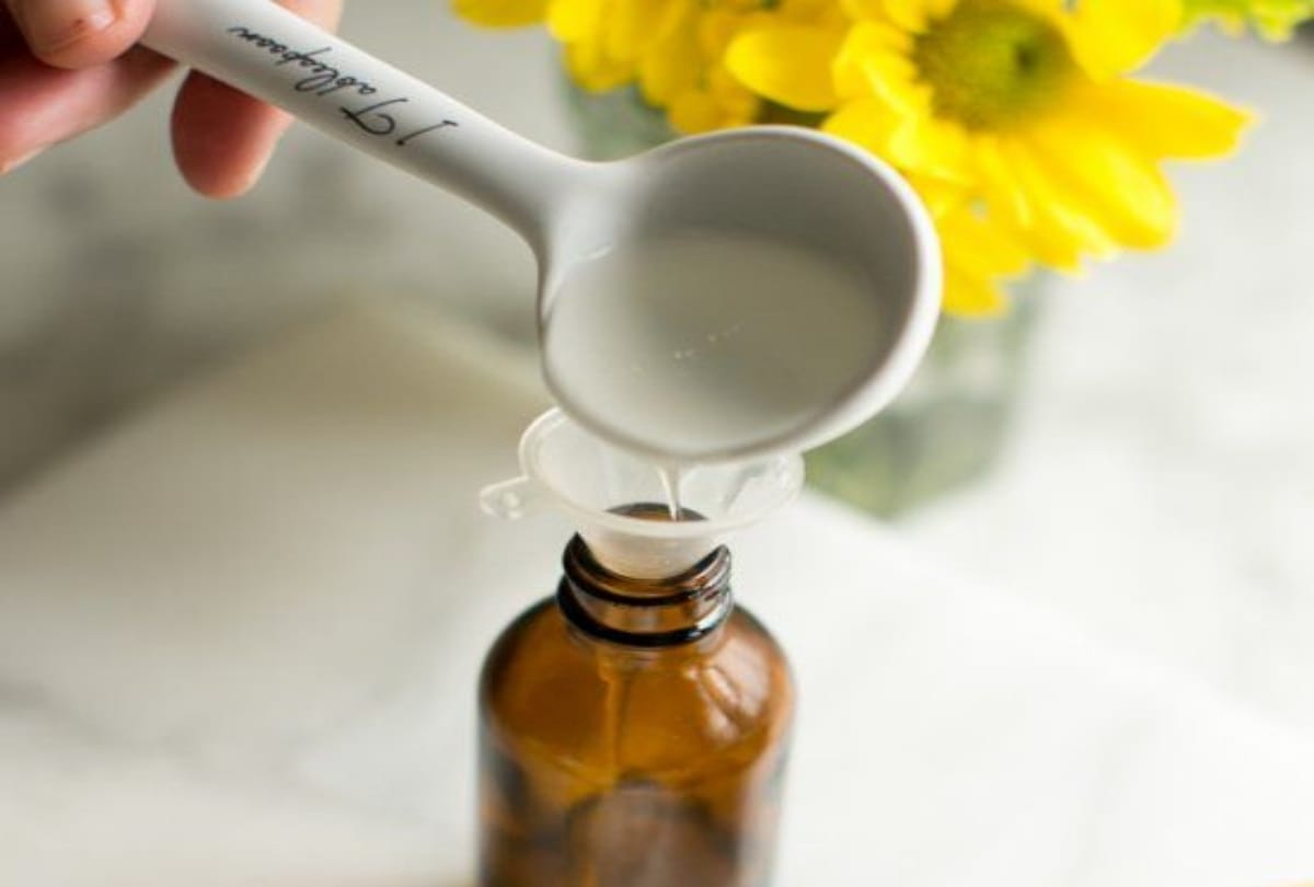 prepare home made face serum with this easy ways in hindi