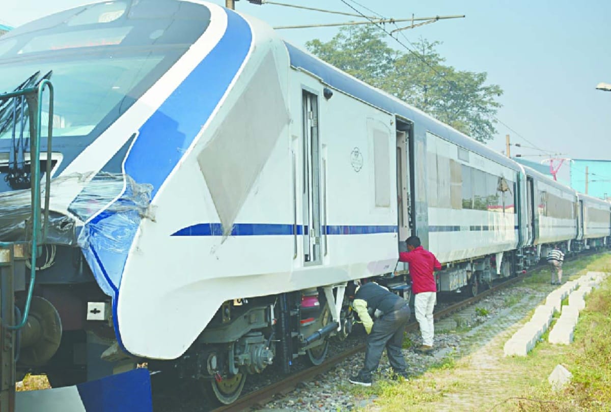 Modern train 18 trial starts from Moradabad to Najibabad