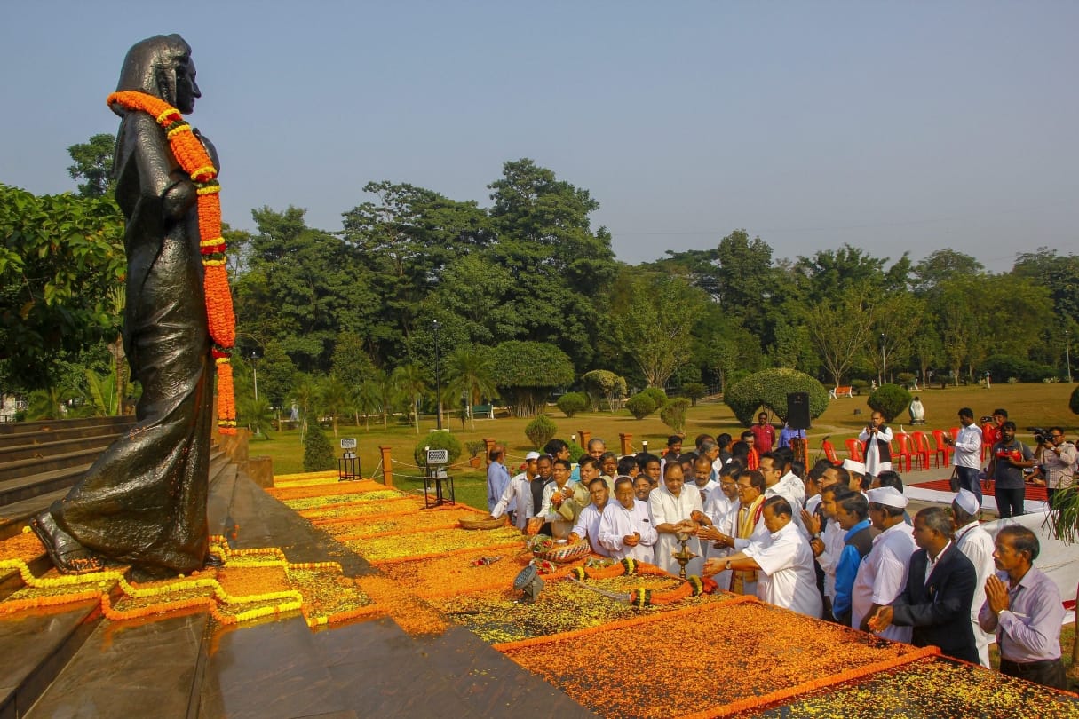 PM Modi, Rahul and other leaders pay tribute to former PM Indira Gandhi