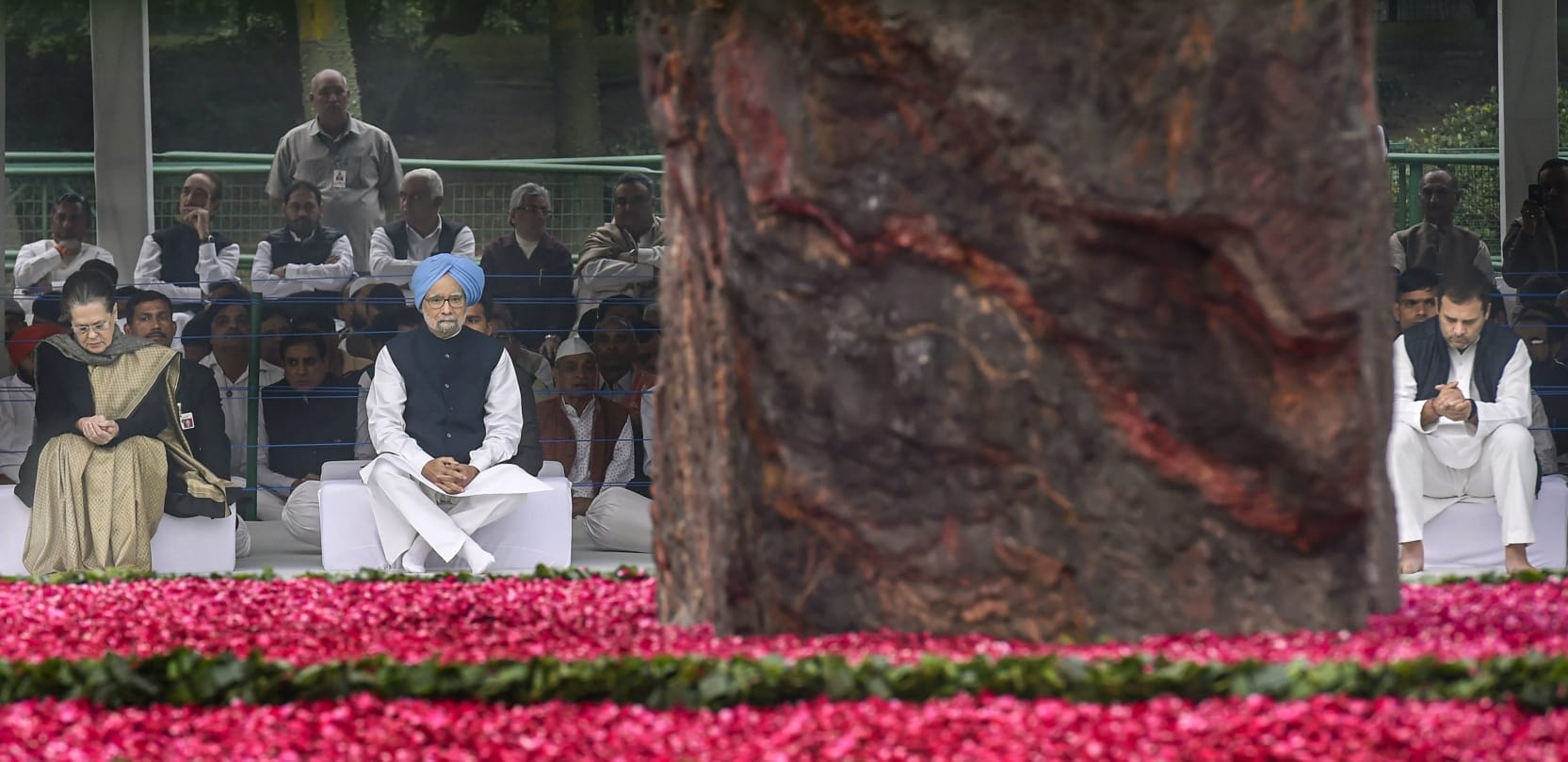 PM Modi, Rahul and other leaders pay tribute to former PM Indira Gandhi