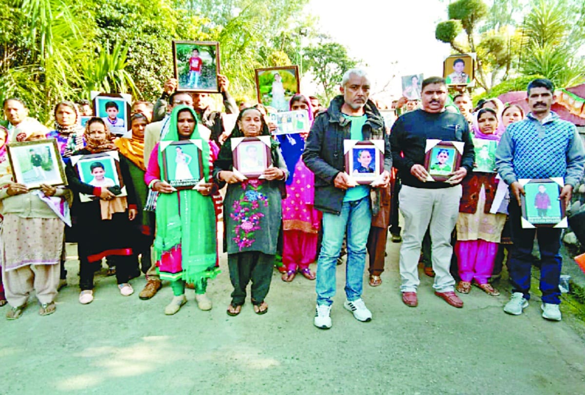 Nurpur Bus Accident victim protest at kangra