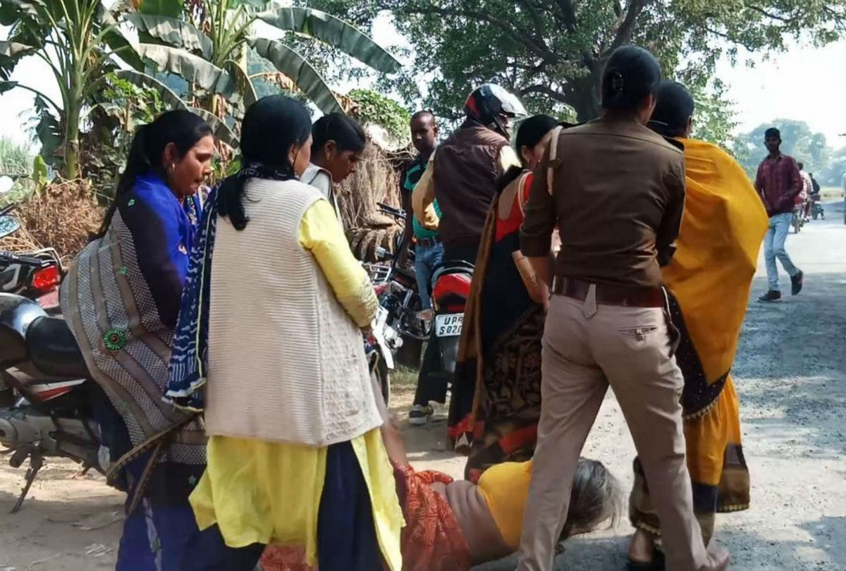 wife sitting on husband's pyre for sati in mainpuri
