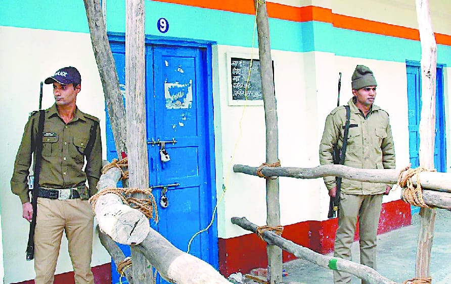 pulis kee kadee nigahabaanee mein mataganana aaj
