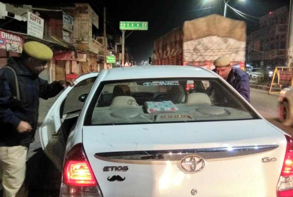 Only 2 people allowed in private cars on emergency situations run
