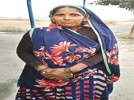 Crooks looted the woman