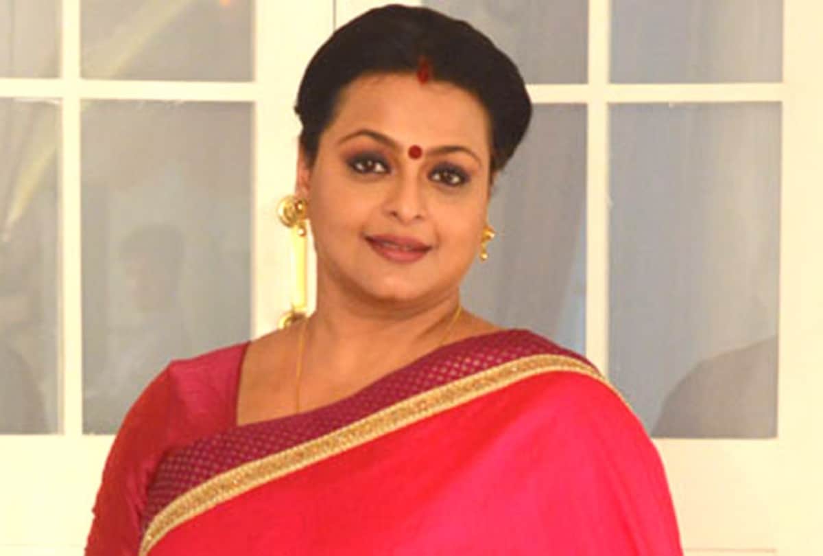 Shilpa Shirodkar first Indian Heroine to get vaccinated picture got viral on social media