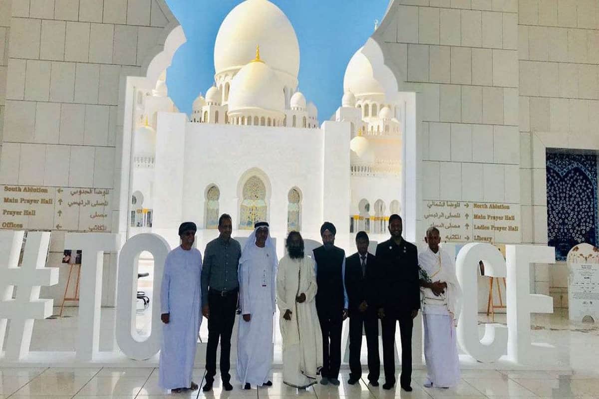 Spiritual leader Sri Sri Ravi Shankar visits Grand Mosque in Abu Dhabi