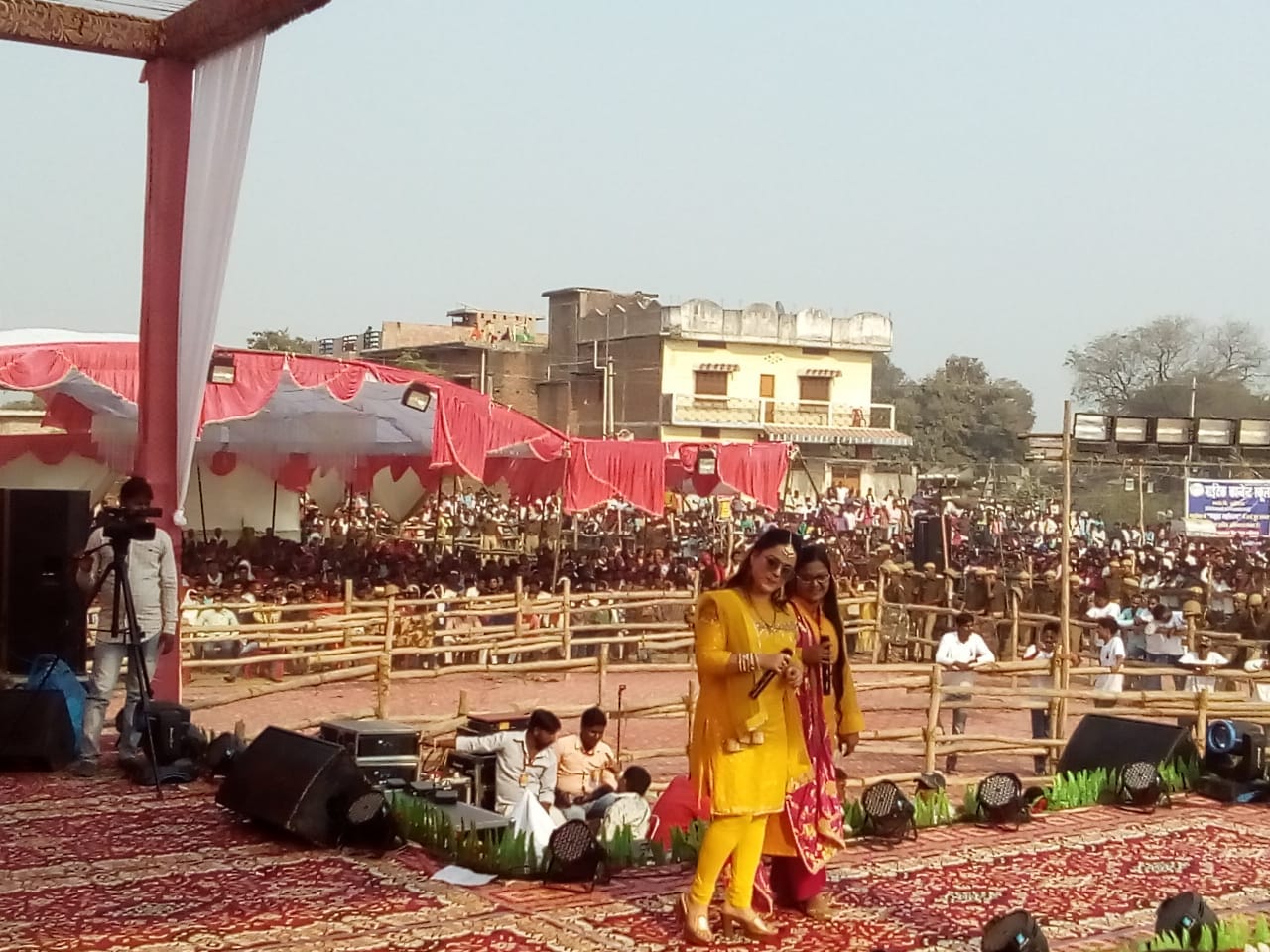 Akshra singh dance in garha mahotsav at ballia