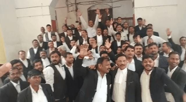 Conflicts in collectorate premises at varanasi