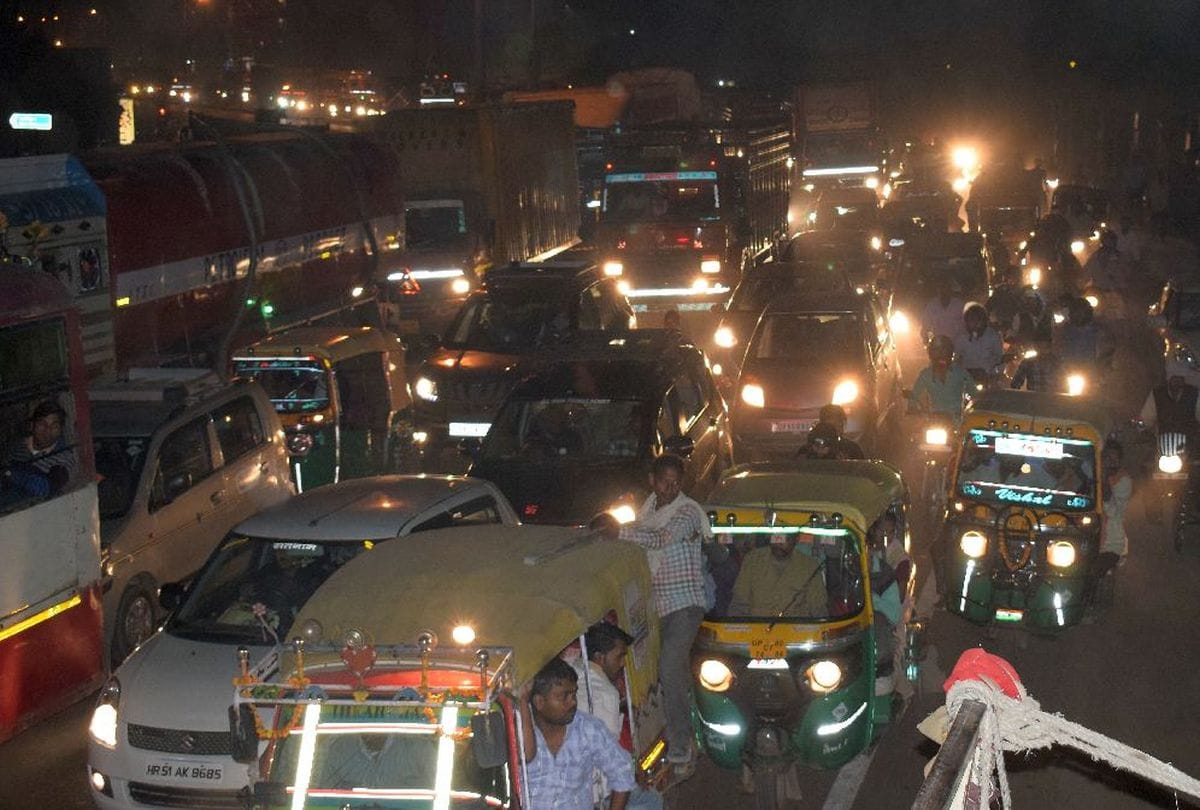 heavy traffic jam in agra city on devutthana ekadashi