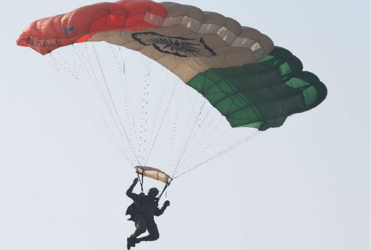 Paratroopers parajumping on ADRDE  50th Foundation Day in Malapura dropping zone Agra