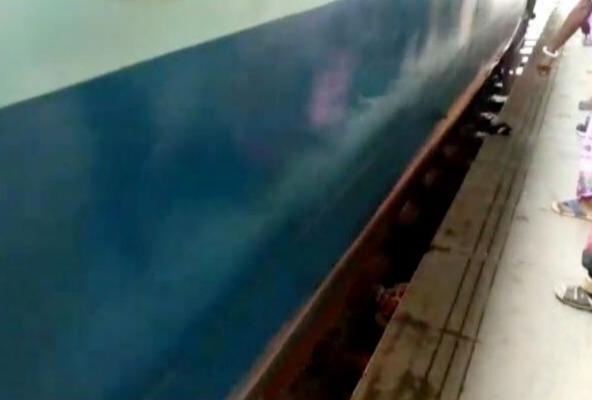 train run over one year old baby girl at mathura railway station
