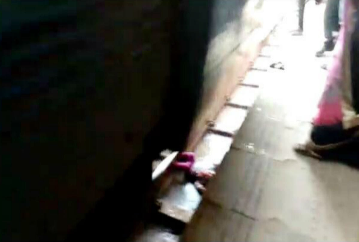 train run over one year old baby girl at mathura railway station