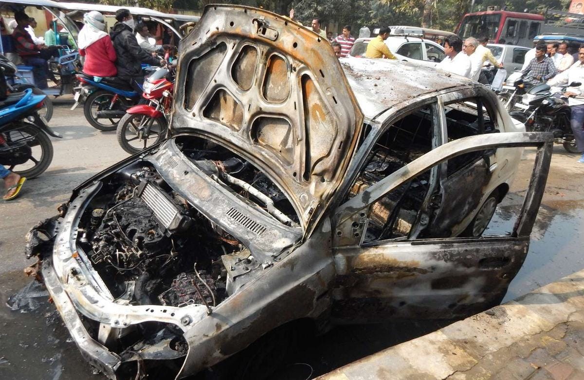 Fire in car of block education officer in ballia