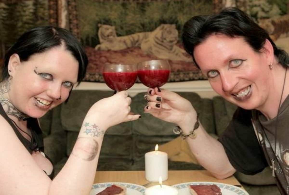 britain coouple believes they are vampire and drink each other blood