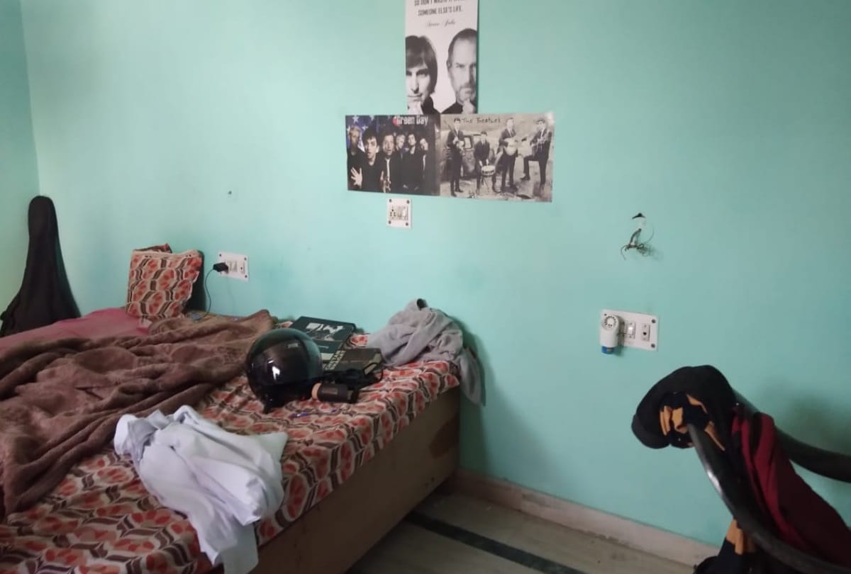 noida international university btech students commits suicide in pg writes reason in suicide note