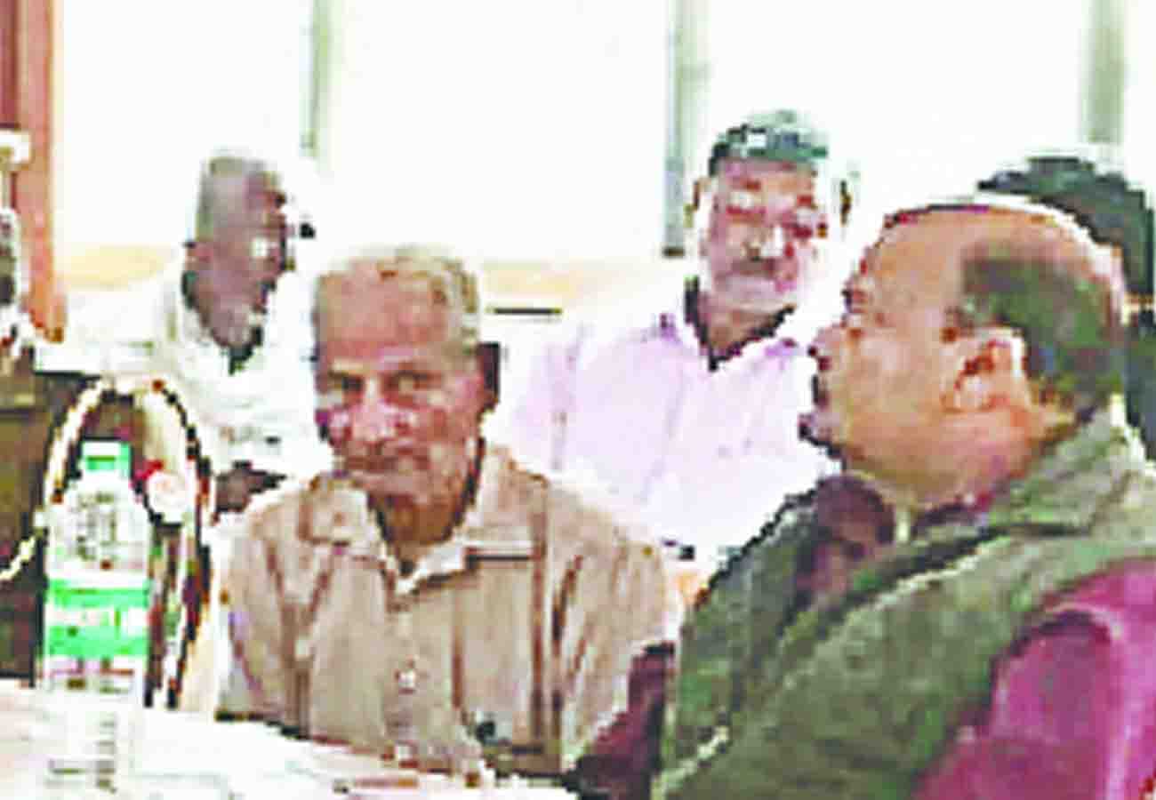 complainant shout over mla in farrukhabad