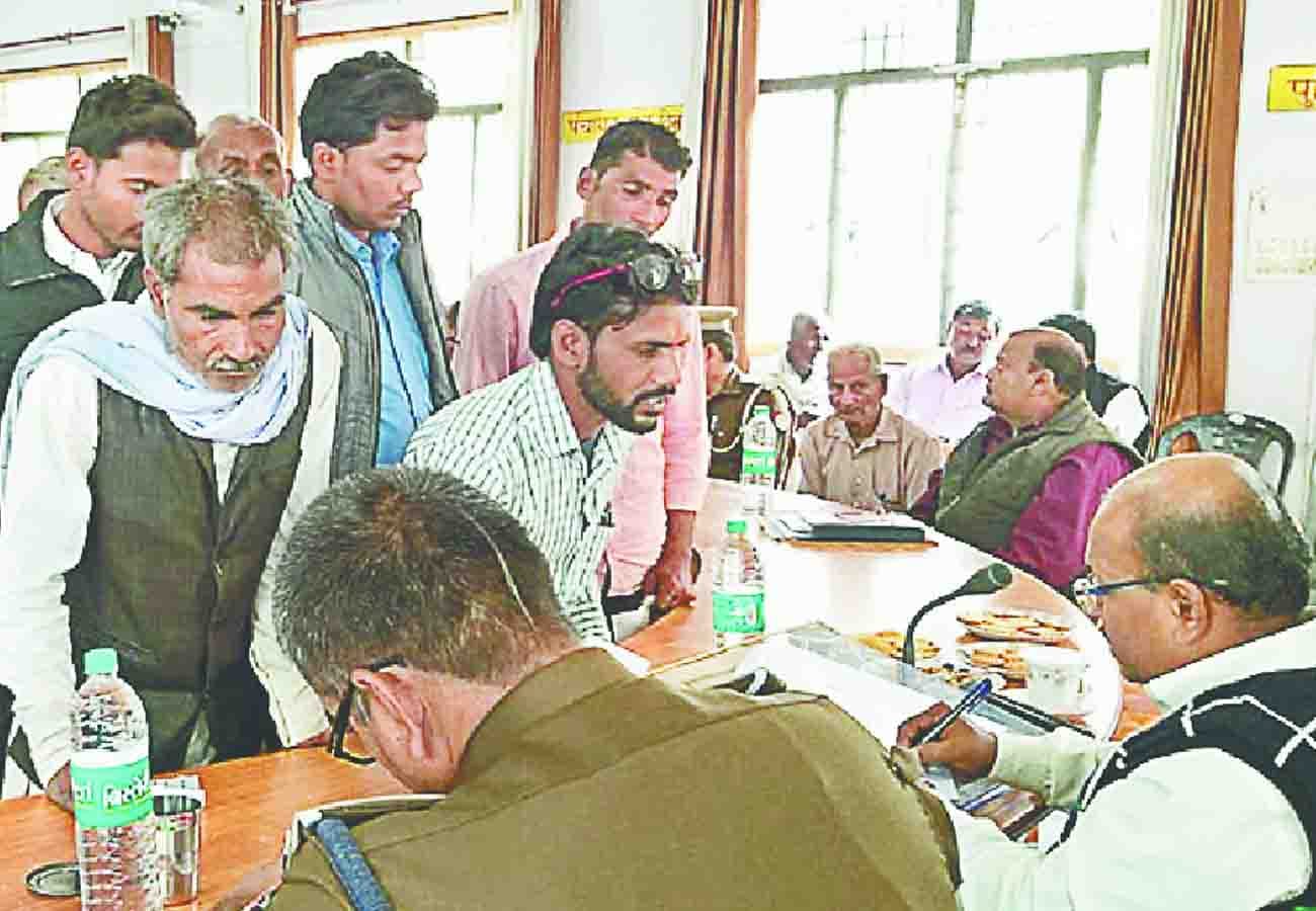 complainant shout over mla in farrukhabad