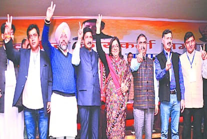 ruckus by protester of virbhadra singh in una himachal