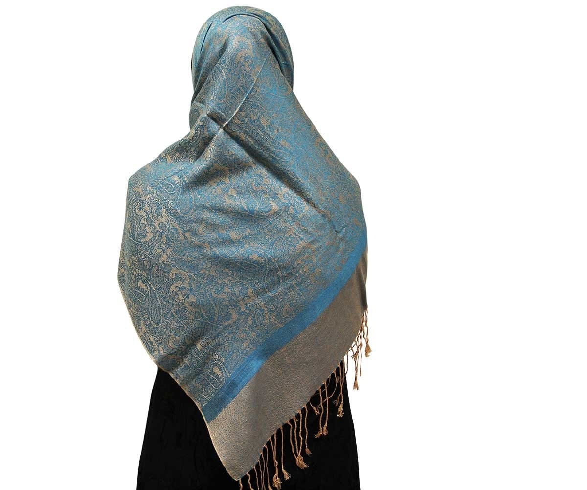 The newly elected Muslim MP demanded to remove the ban on the head covering in Congress