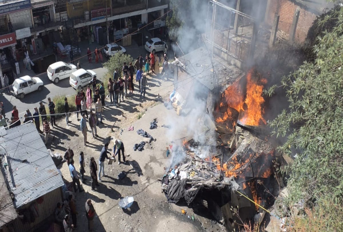 Quilt Mattresses and pinnacle shop on fire in shimla