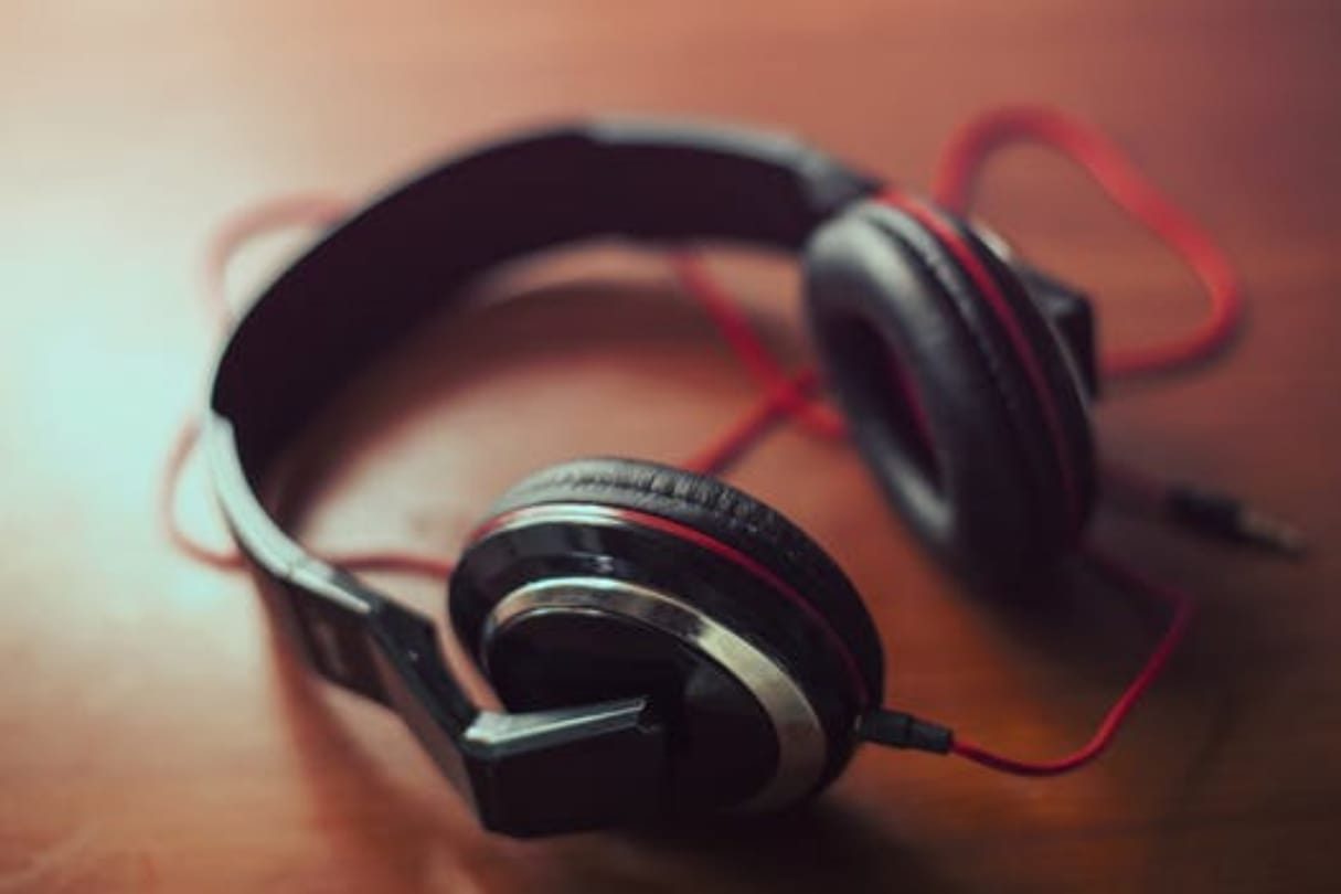 People use headphone during satsang to reduce noise pollution