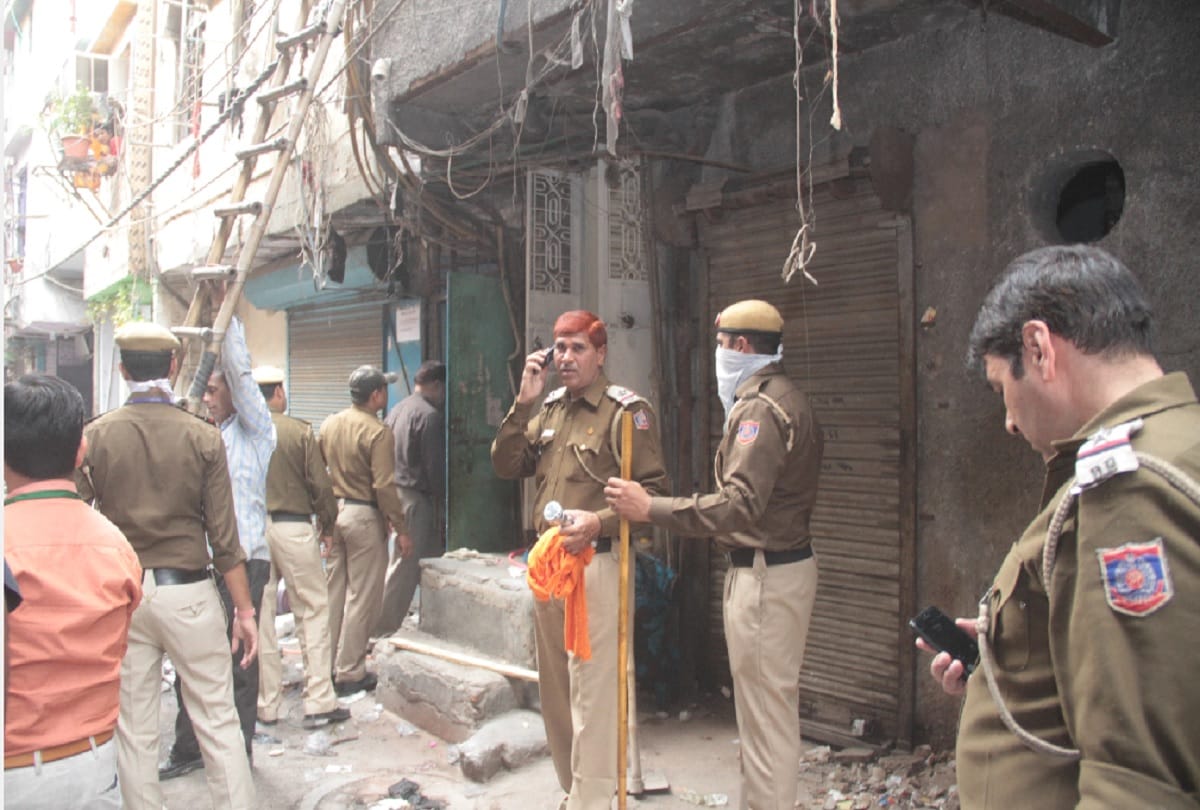 Four people killed in a fire incident at delhi