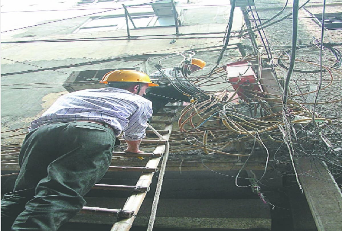 Four persons killed after a fire broke out at a factory in delhi