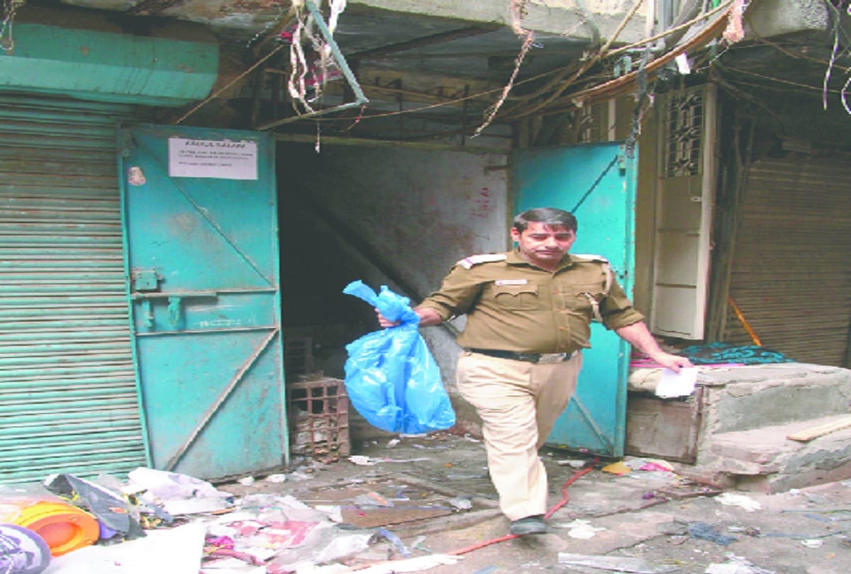 Four persons killed after a fire broke out at a factory in delhi