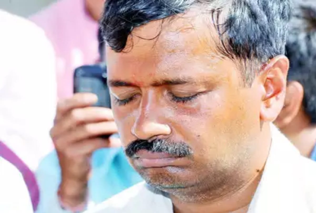 chilli powder attack on arvind kejriwal in secretariat, timeline of all attacks on kejriwal