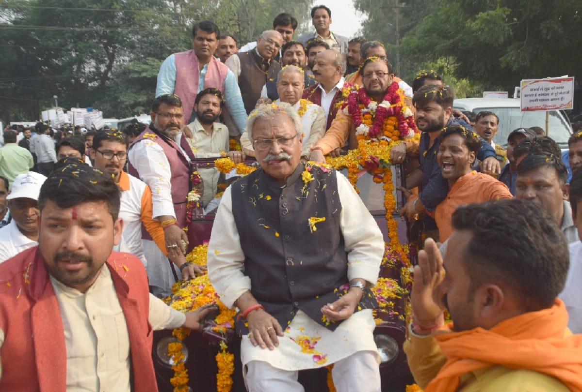 former state president Laxmikant Vajpayee sit on Jeep Bonnet at meerut
