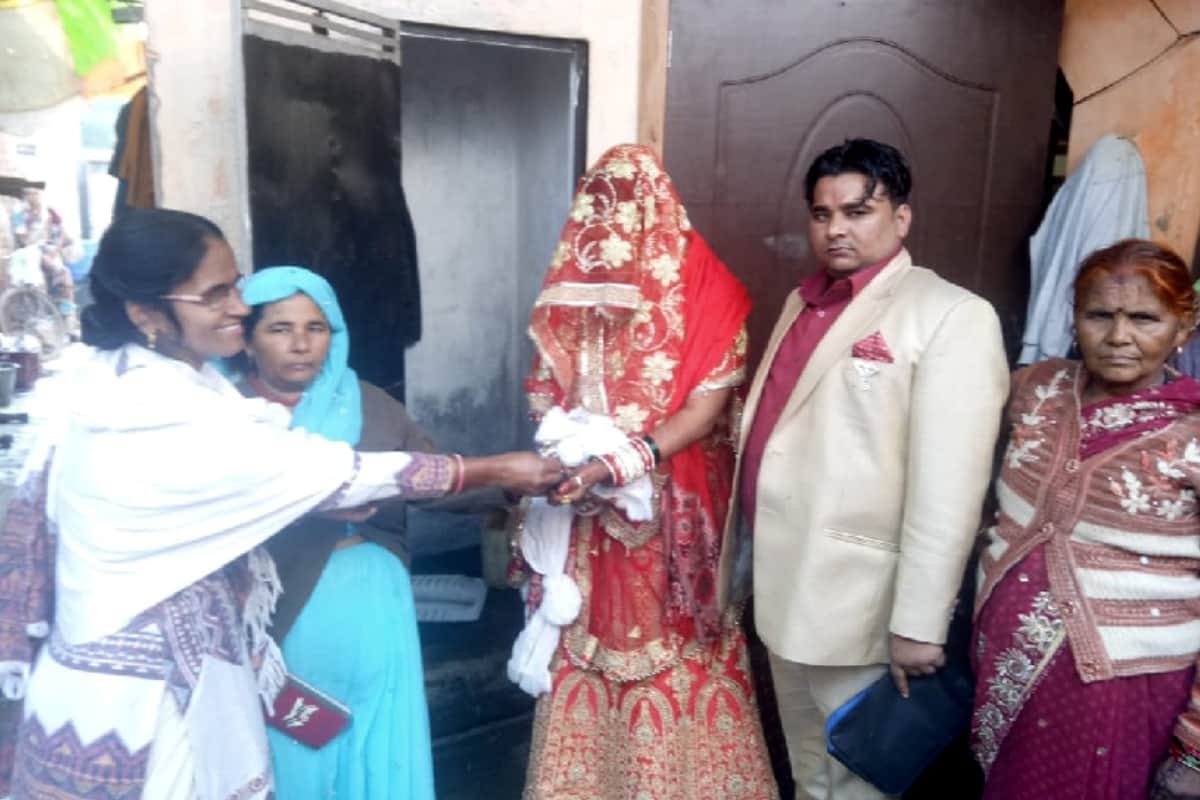mother in law gifts a toilet to her newly married daughter in law in baghpat up