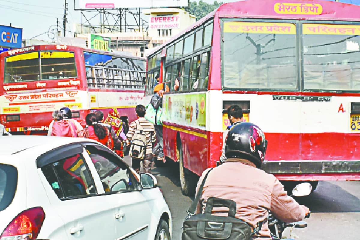 Roadways bus station making trouble for meerut city people  traffic police unaware