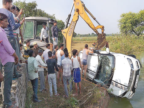 Car fall in canal, Two killed including farmer