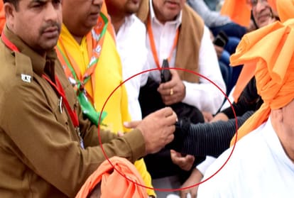 in pm modi gurugram rally constable beaten and uniform tore by sarpanch when ask to sit properly