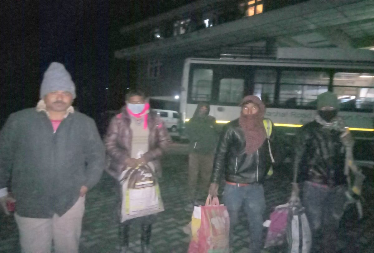60 Lahuli sent back after Forcibly entered in Rohtang tunnel