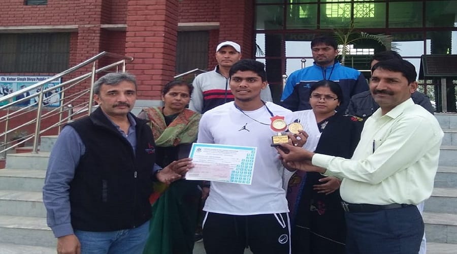 Shooter Sagar Dangi won the gold medal and was honored in Baghpat district