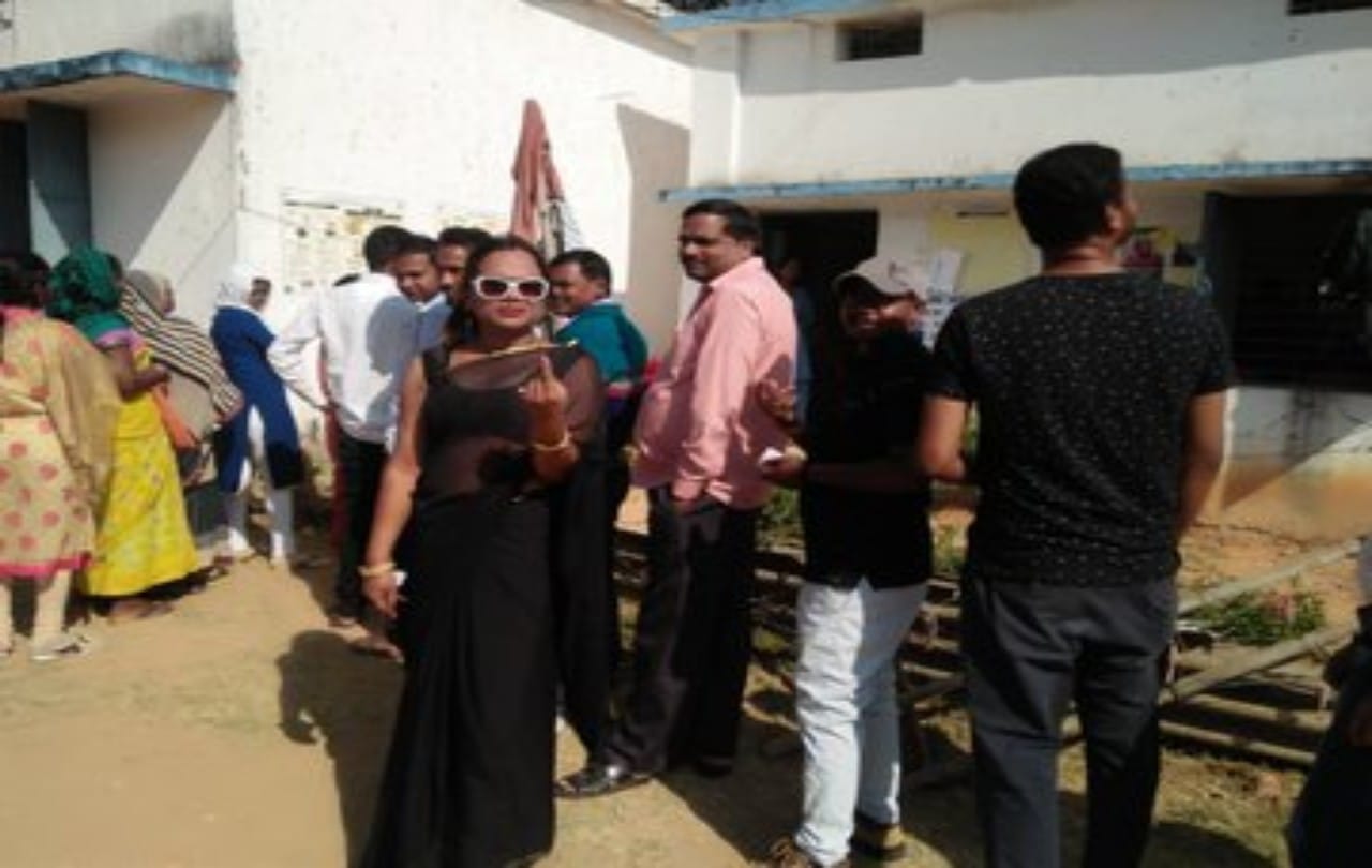 Chhattisgarh assembly election 2018: Third gender voters cast their vote surguja