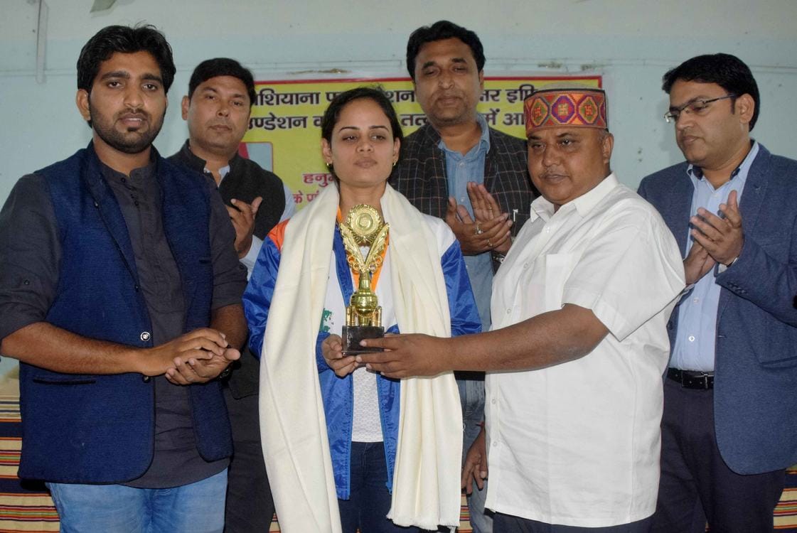 varanasi daughter honoured on rani laxmi bai jaynti