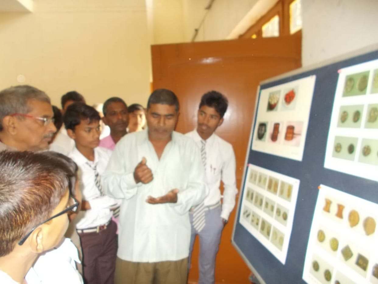 many person reached to see exibition