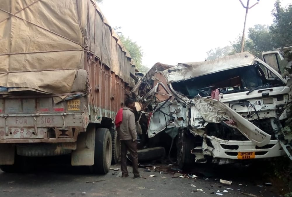 सड़क हादसे में ग्रामीण सहित दो की मौत