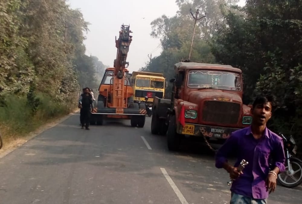 One died and one seriously injured in an accident in faizabad.