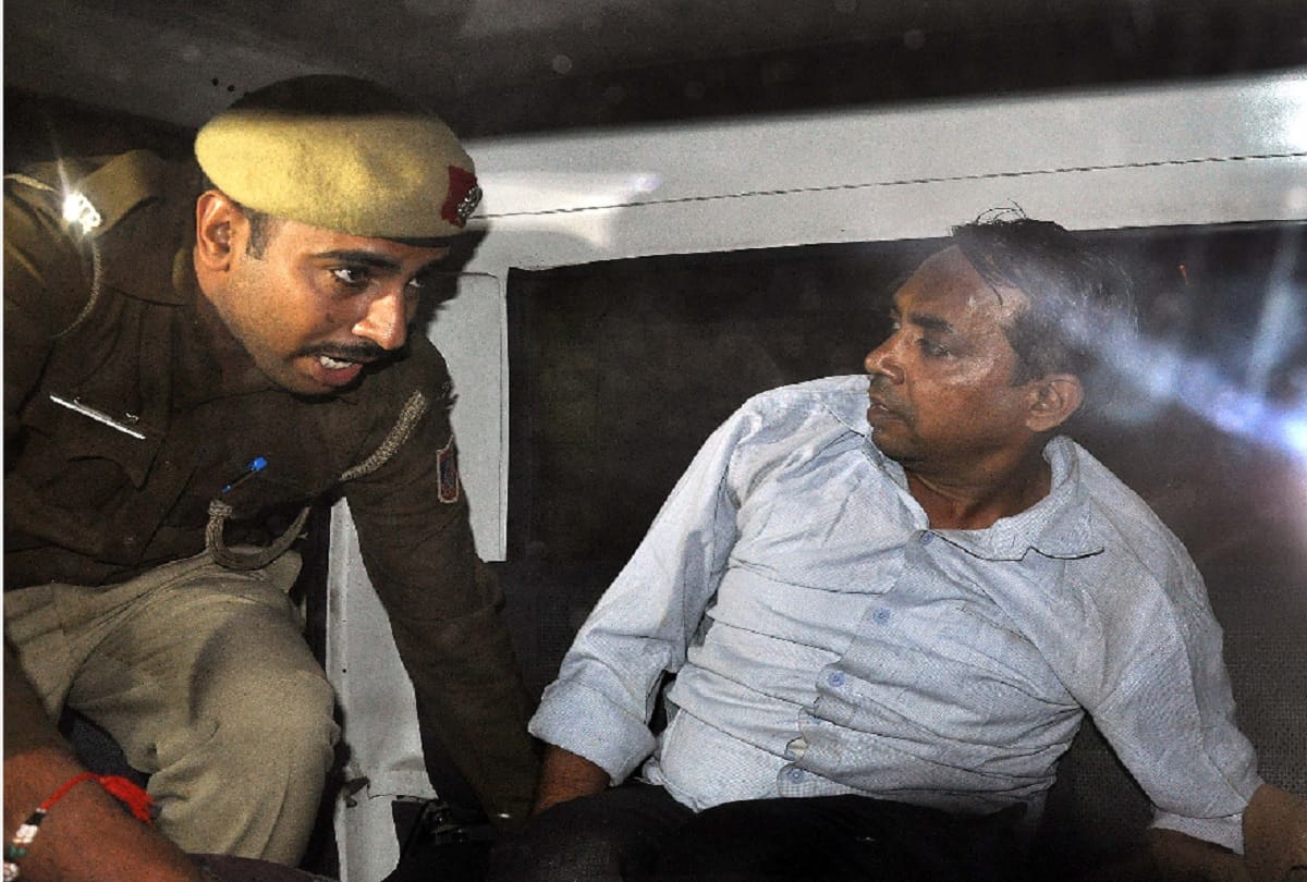 chilli powder attacked on delhi Chief Minister Arvind Kejriwal
