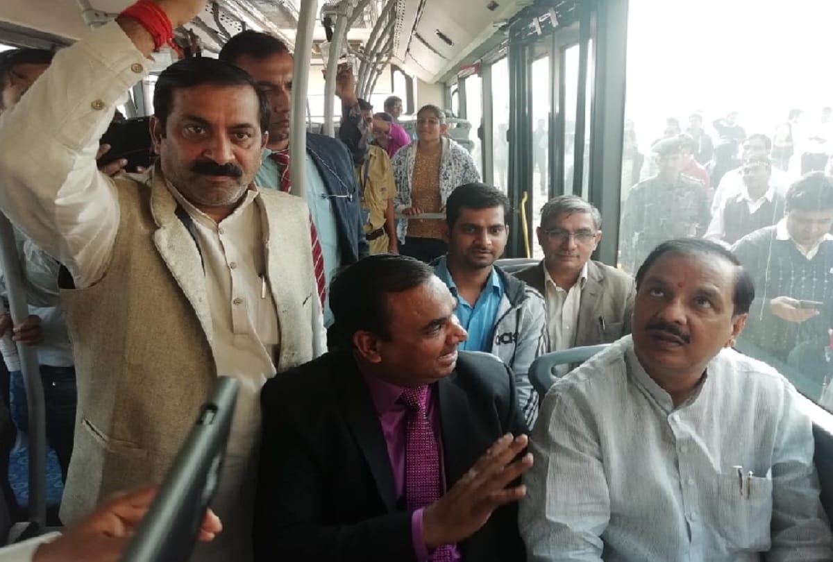 New bus service between Noida, Greater Noida launched