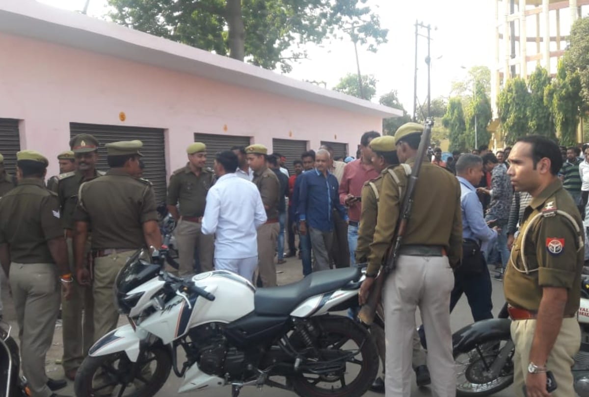 Clash after breaking temple on the municipal corporation jhansi