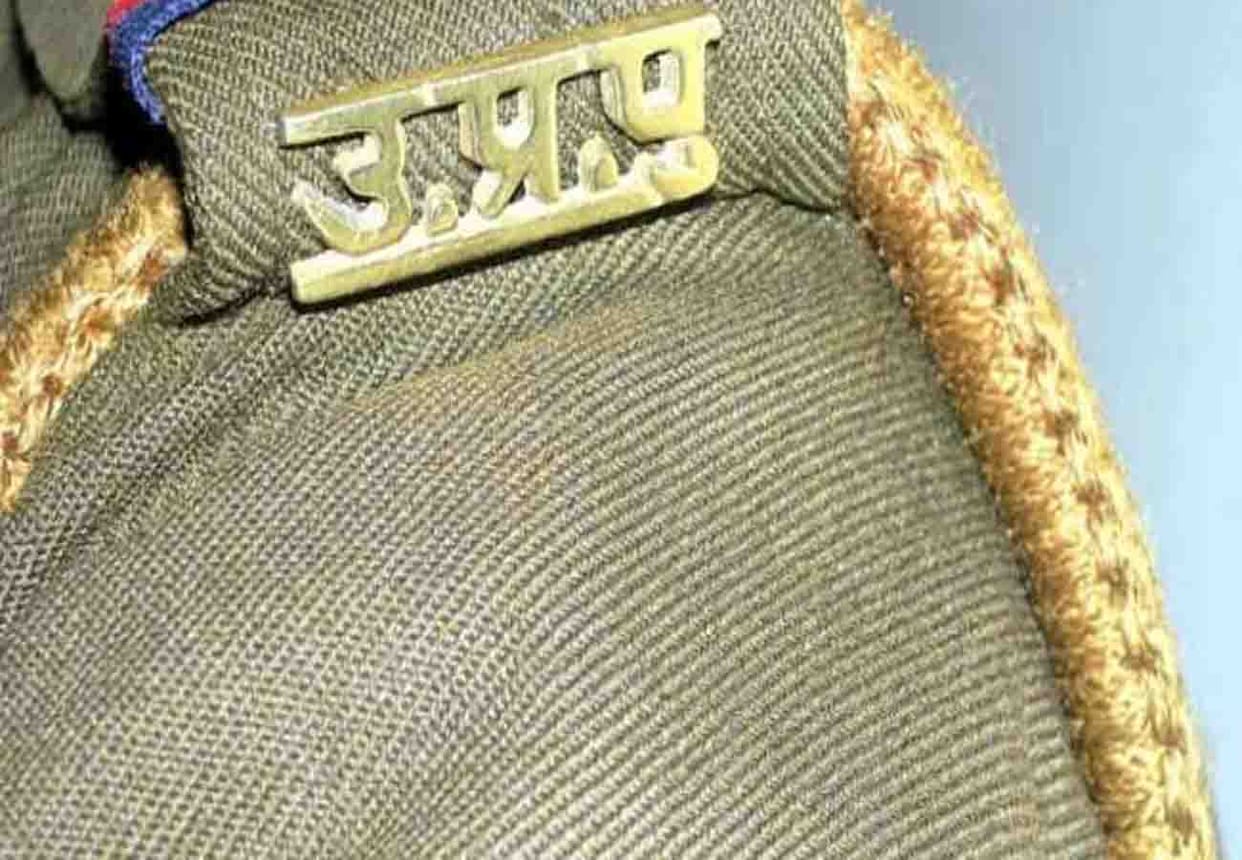 people attacked on police in unnao