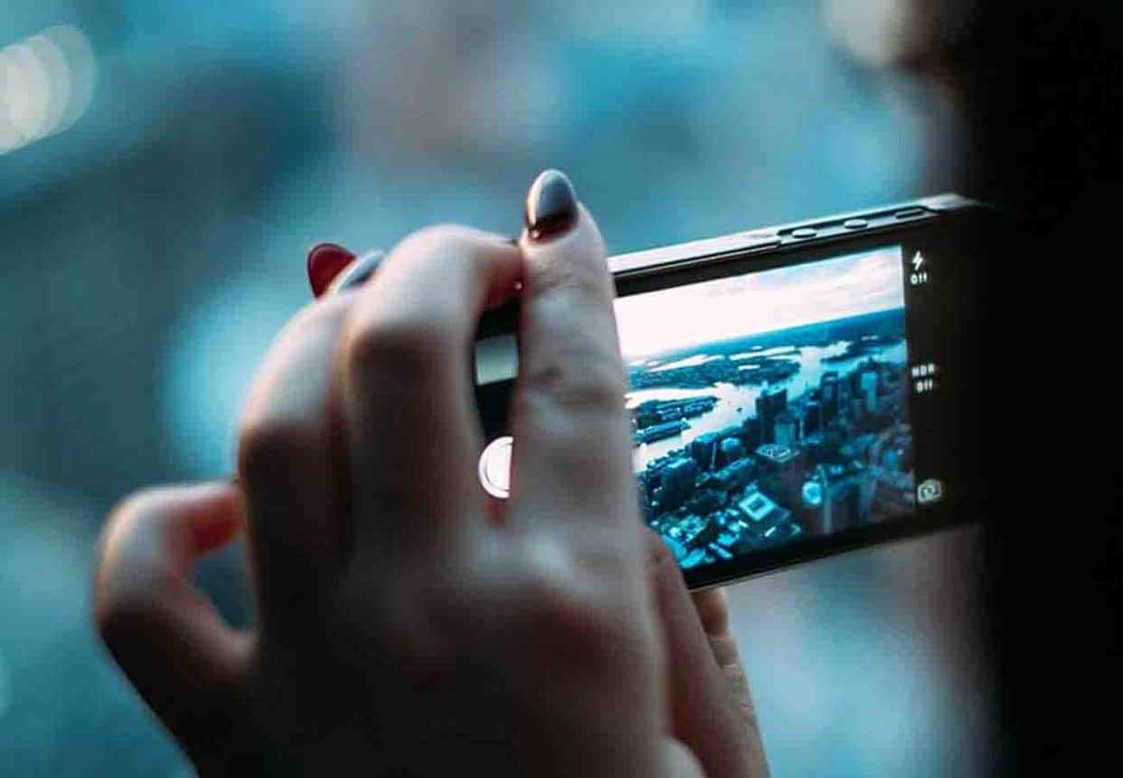 Suspicious video of teenager leaked from her mobile