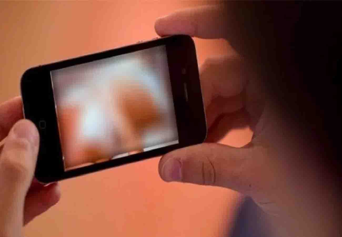 Suspicious video of teenager leaked from her mobile