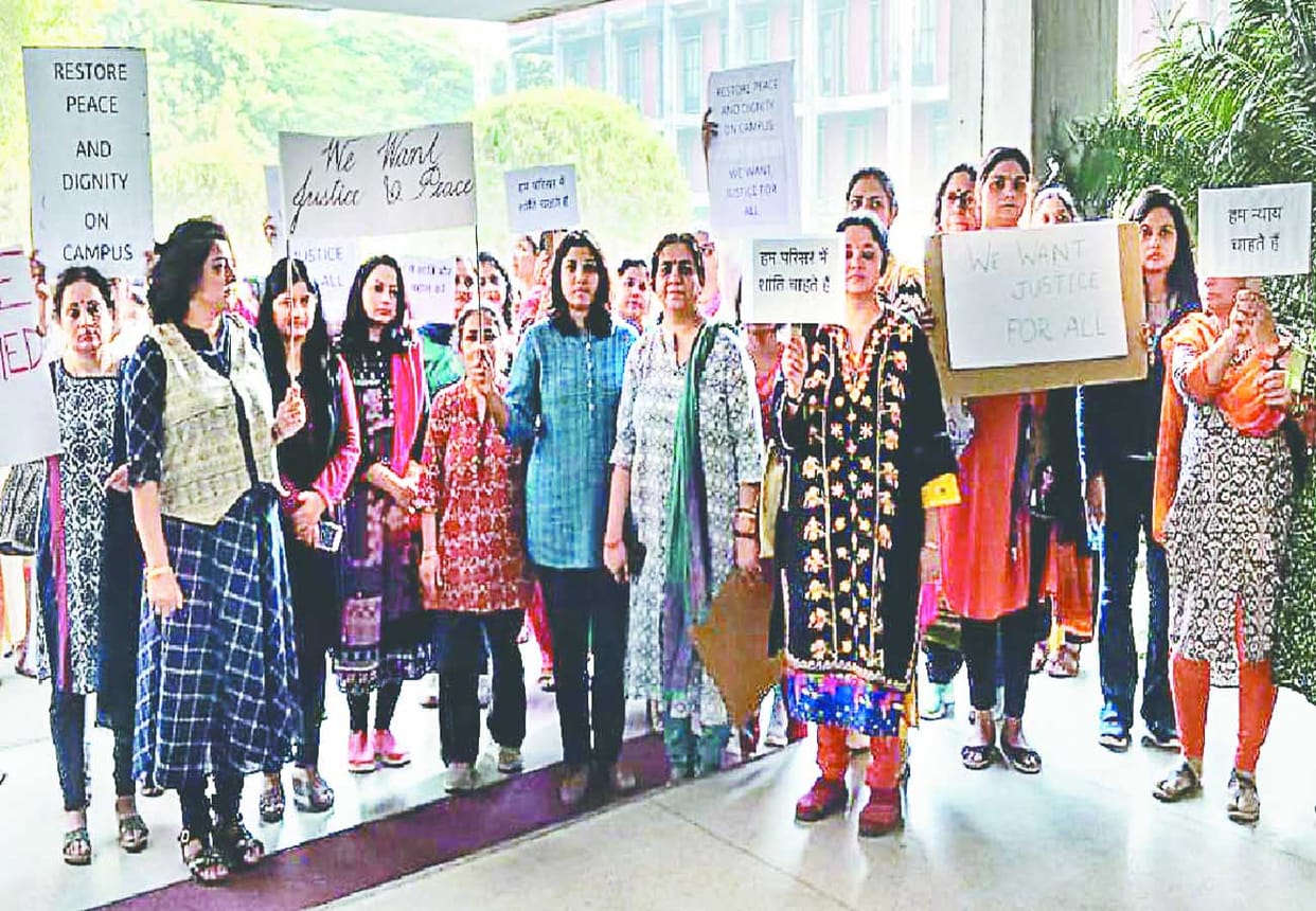 Professors leave work in IIT kanpur